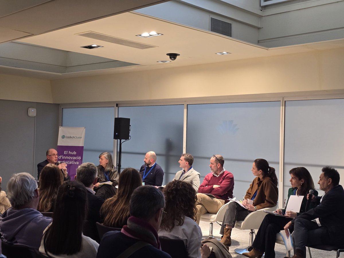 Desburocratizar las tareas docentes con la IA y la tecnología, situando al alumnado y docentes delante: una visión compartida.
<a href="/seidor/">SEIDOR</a> GRACIAS
#EdTech26