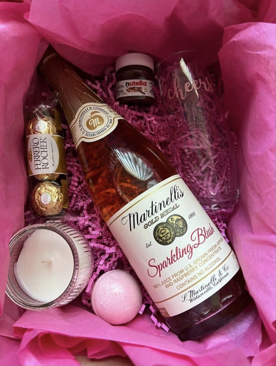 Gift_anyi's tweet photo. Starting a business as an introvert is so hard 😫. 
But spreading love 🥰doesn’t have to be.
Our Valentine package is ready to do the talking and share your feelings perfectly ❣️ #Valentine https://t.co/tsgEtqugi9