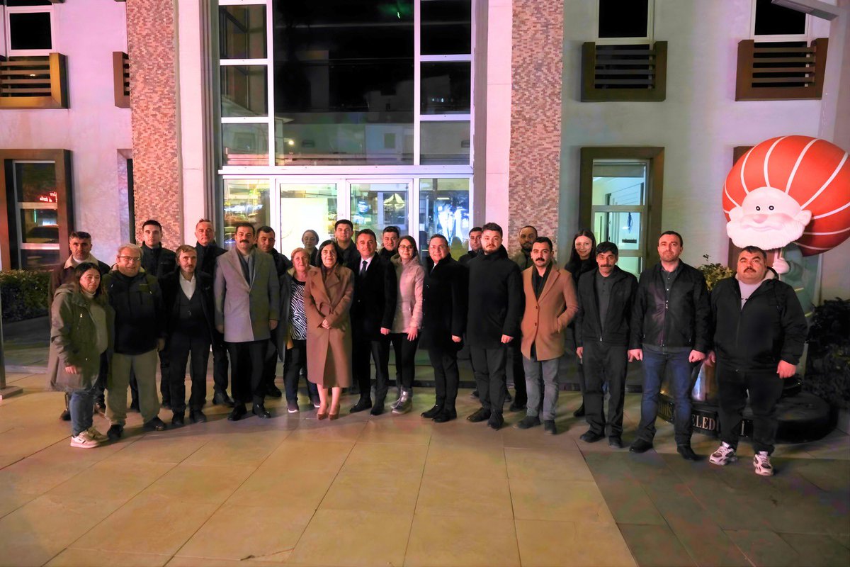 📍SİVRİHİSAR 

İl Başkanımız Talat Yalaz,  Gençlik Kolları Başkanımız, il yönetimimiz ile birlikte Sivrihisar Belediye Başkanımızı ziyaret ederek İlçe Başkanımız ve Belediye Meclis Üyelerimiz ile bir araya geldik. 

Gündeme ilişkin konuları ve güzel ilçemiz Sivrihisar'a ilişkin