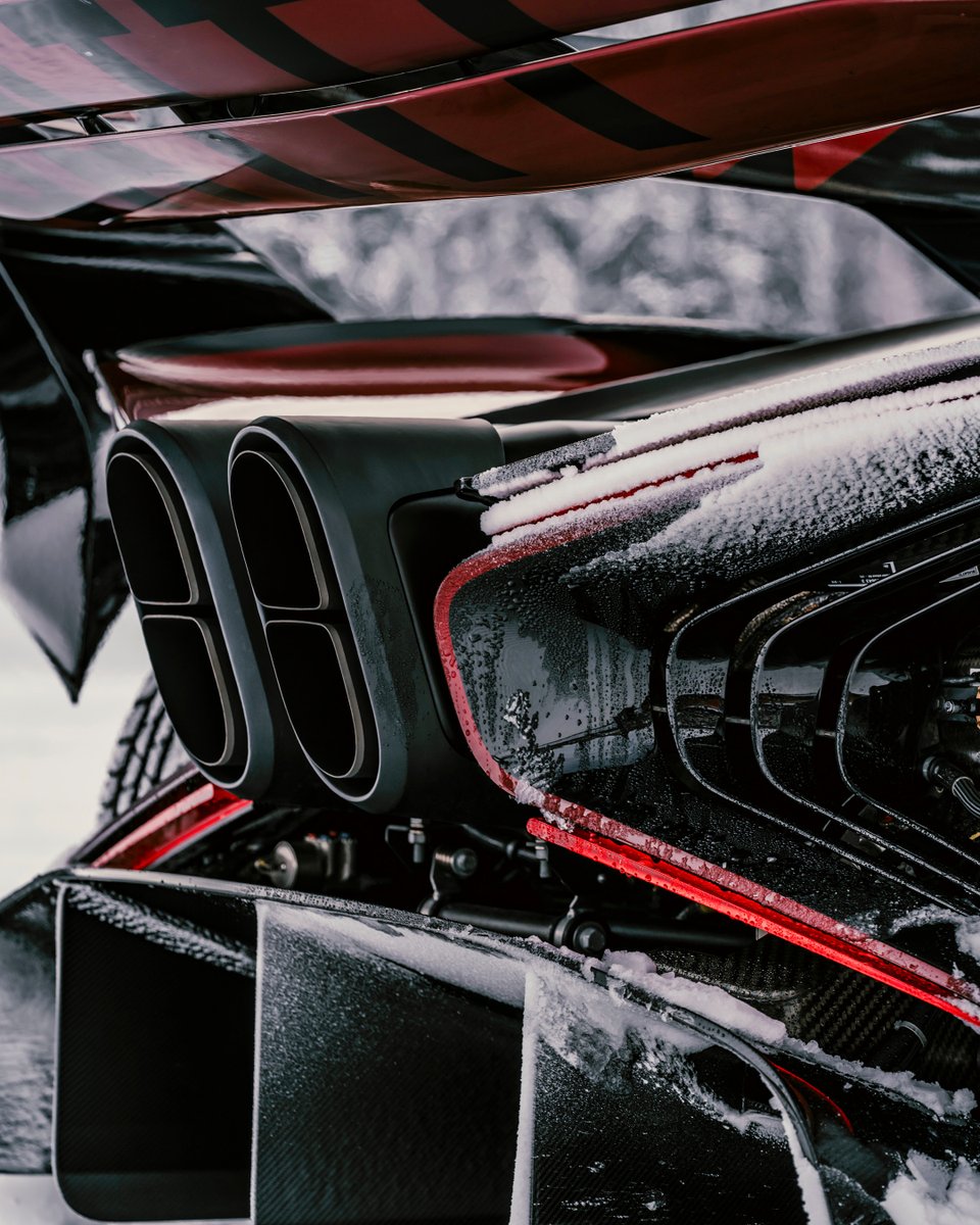 Bugatti's tweet photo. Precision, carried from the circuit to the ice.

BUGATTI BOLIDE in St Moritz.

#BUGATTI #THEICE #BOLIDE
– 
WLTP: https://t.co/mCEE0gi604 https://t.co/8dsY4tXXrl