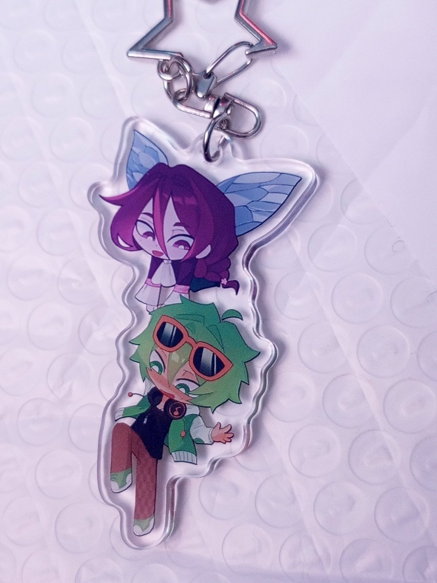SemkinaKatya's tweet image. I ordered a keychain with my own design grape duo, I'm so happy!!!🥺❤️ #grapeduo #alan