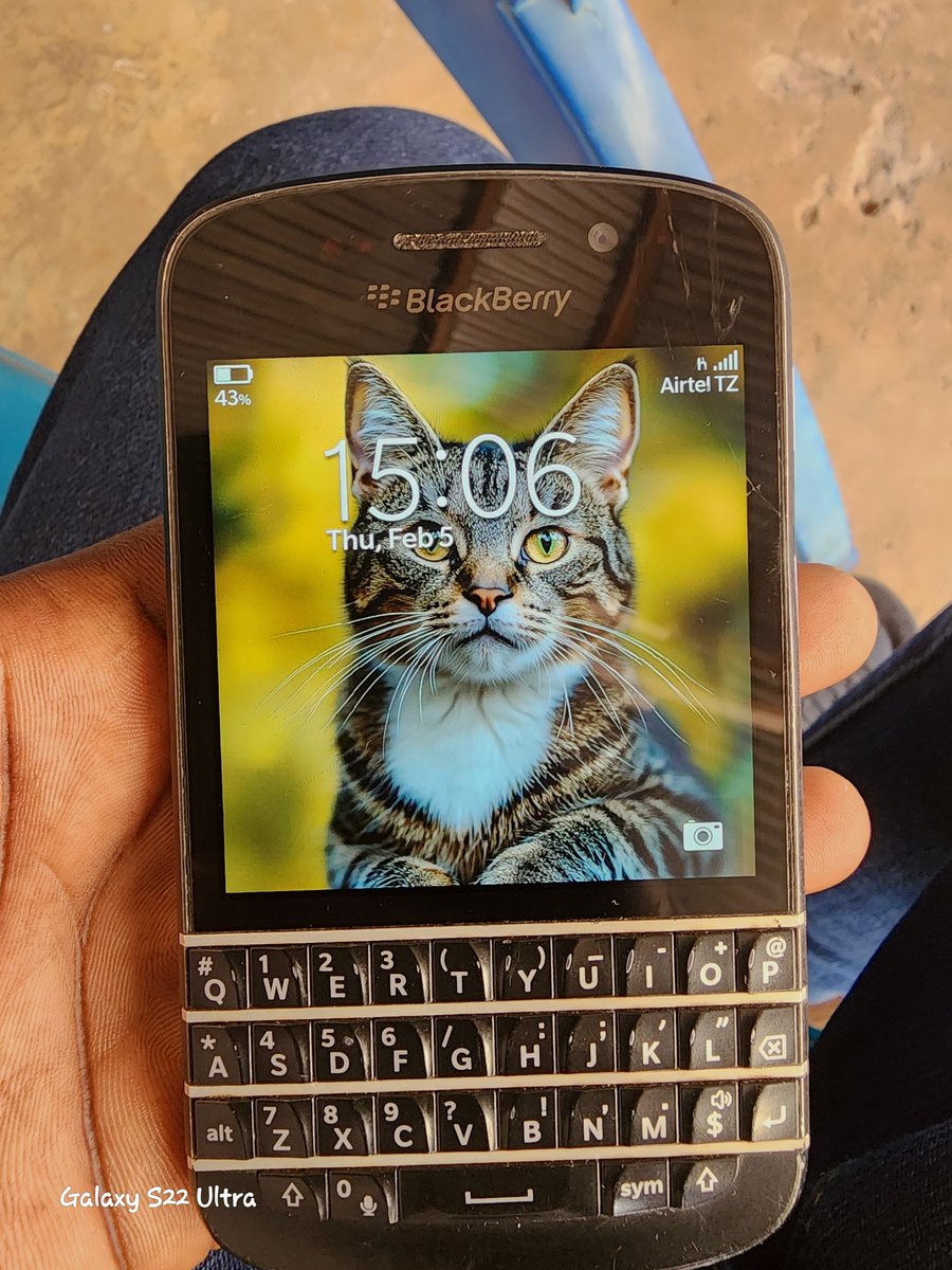 AMseveni's tweet photo. @AnxiousHolly Still using BB Q10 https://t.co/HEyAukd7Lx