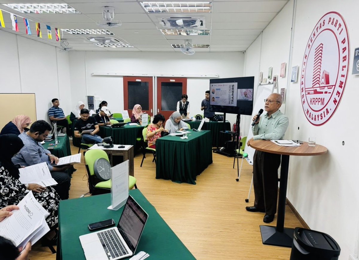 📊 Logical Framework (LFA) – Train the Trainer Workshop

🎯 Youth Hub representatives actively participated in a Train the Trainer workshop on the Logical Framework Approach (LFA), organised by APPGM-SDG.

#LFA #LogicalFramework #TrainTheTrainer #YouthHub #CapacityBuilding