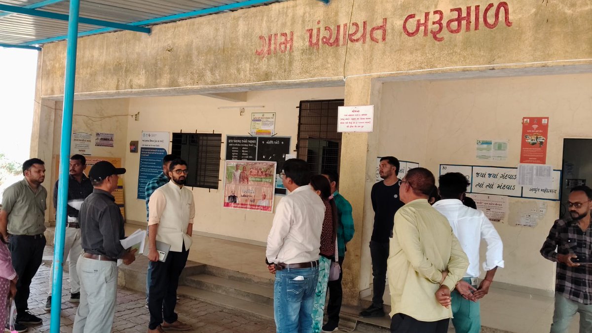 ધરમપુર તાલુકાના બરૂમાળ અને ખારવેલ ગામે પ્રાથમિક શાળાઓ, આયુષ્માન આરોગ્ય મંદિરો, આંગણવાડી કેન્દ્રો, ગ્રામ પંચાયતો અને જાહેર રસ્તાઓનું નિરીક્ષણ કરવામાં આવ્યું. 
#TEAMVALSAD
<a href="/CMOGuj/">CMO Gujarat</a> <a href="/InfoGujarat/">Gujarat Information</a> <a href="/collectorvalsad/">Collector Valsad</a> <a href="/InfoValsadGoG/">Info Valsad GoG</a>