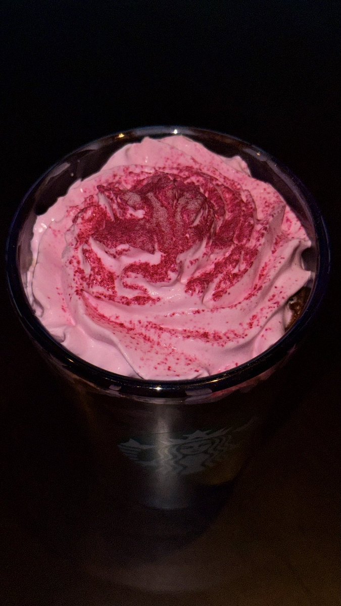 wertvoll0's tweet image. 스벅 신메뉴 붉은 로즈 초콜릿 넘 예뿌게 생겼어🌹💞🪽