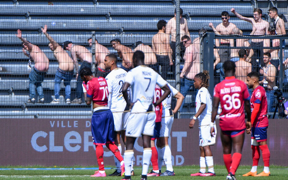 STP sois digne un peu