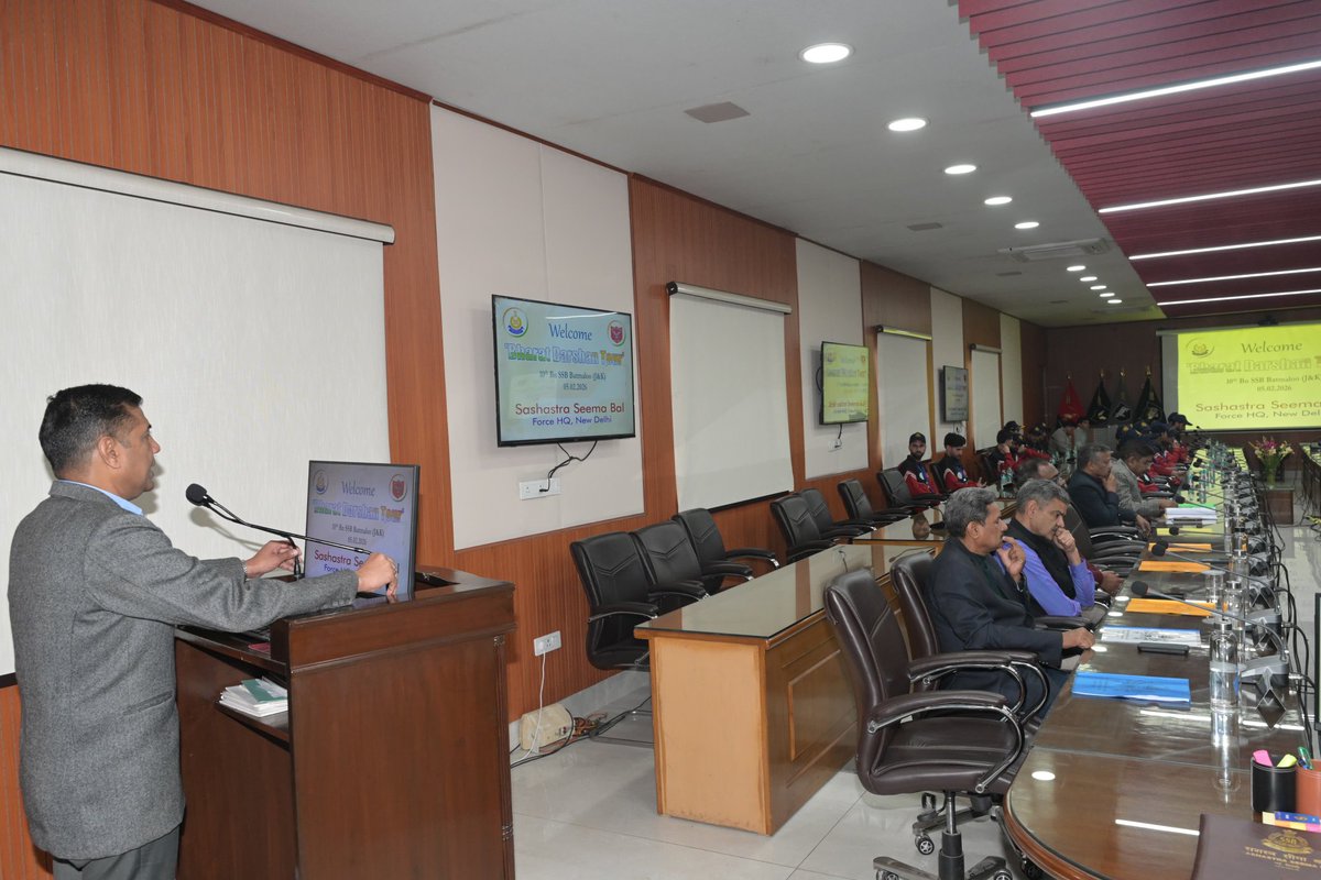 SSB_INDIA's tweet photo. Sh. Sanjay Singhal, #DGSSB, along with senior officers of Force HQ, today interacted with 30 youth from #Kashmir under the jurisdiction of @10BnSSB_INDIA (#JammuAndKashmir), who arrived at FHQ, #NewDelhi, as part of an educational excursion/ #BharatDarshan tour organised by #SSB under its #CivicActionProgramme.

As part of the tour, the youth visited #NewDelhi, #Jaipur and #Udaipur, exploring iconic landmarks such as Jantar Mantar, #HawaMahal, Nahargarh Fort, City Palace, Lake Palace, Sunset Point, National Science Centre, National Rail Museum, India Gate, #RedFort and #LotusTemple.

#NationBuilding #YouthEngagement #EducationalTour #NationalIntegration
#EkBharatShreshthaBharat 
#SSBWithYouth

@PMOIndia
@HMOIndia
@PIBHomeAffairs 
@PIB_India