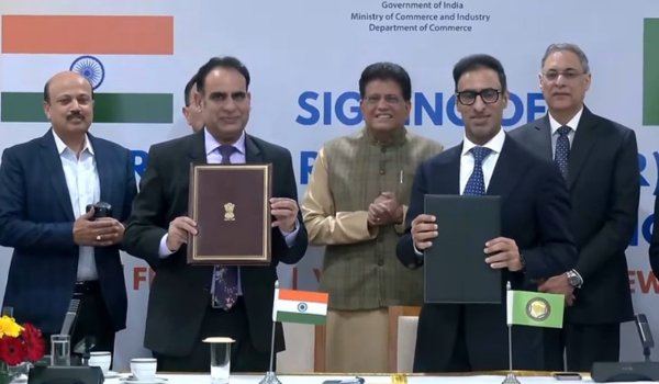 InfoblazeQatar's tweet photo. India and Gulf Cooperation Council sign Terms of Reference for a Free Trade Agreement  

#India #GCC #FTA #SaudiArabia #UAE #Qatar #Kuwait #Oman #Bahrain https://t.co/VudRmBJFa3
https://t.co/hEQiUHEEt8 https://t.co/73J3EBWVJY