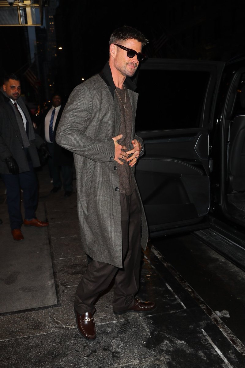 hvhashdk1's tweet photo. Chris Hemsworth in New York. https://t.co/esq3BxwbHd