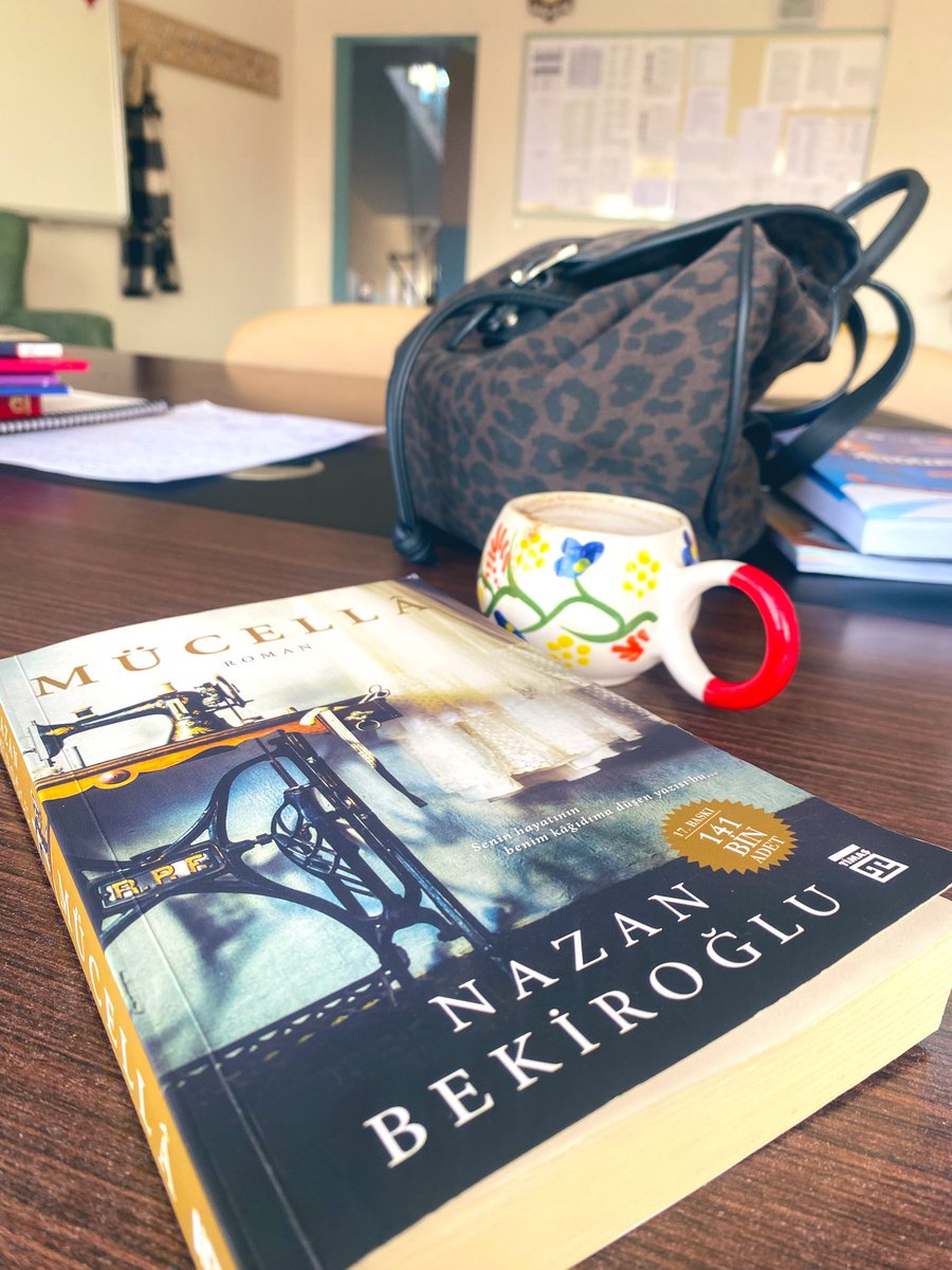 Herkes zümre toplantısına gittiğine göre boş öğretmenler odasını değerlendirelim😇