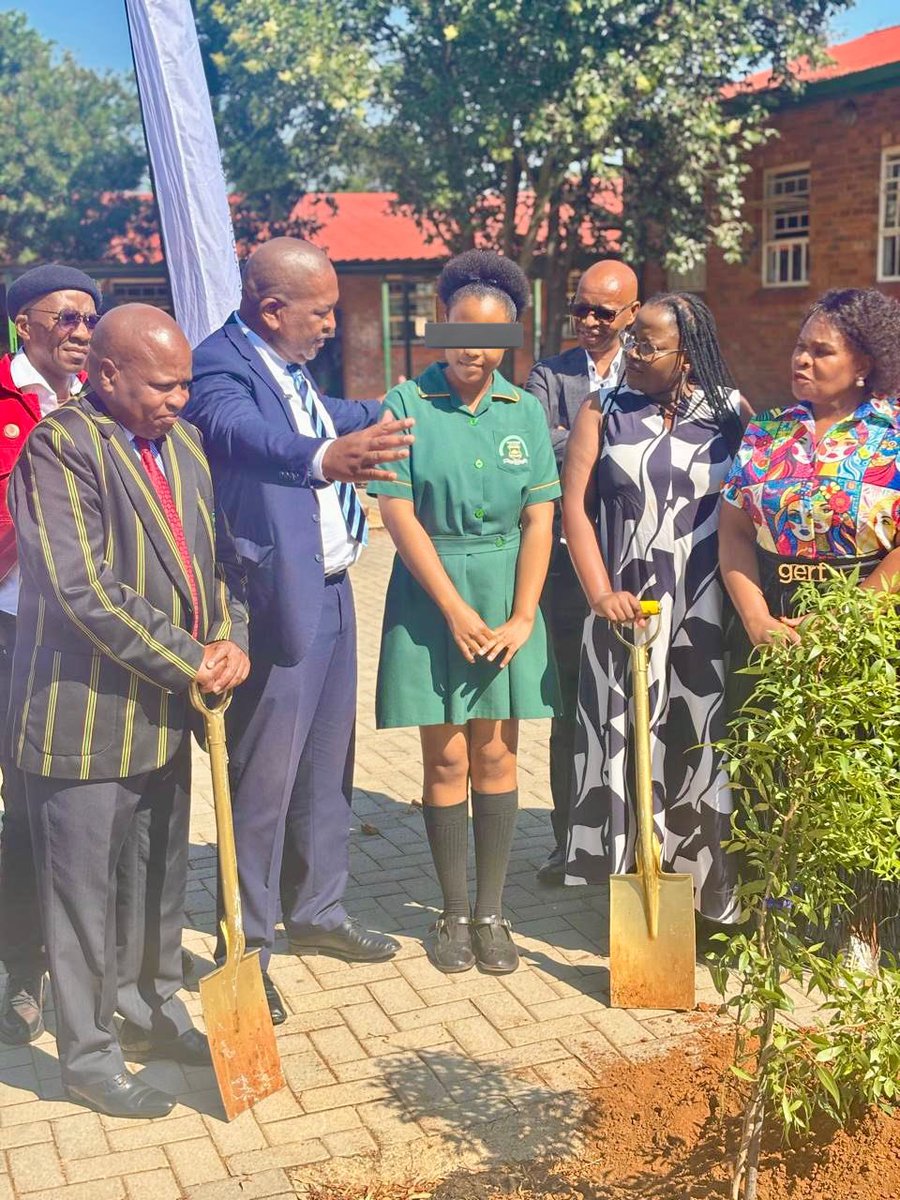 GPDRT_'s tweet photo. #GPBackToSchool | MEC Kedibone Diale-Tlabela led a high-visibility Back-to-School Scholar Transport Safety Campaign at Phahama Secondary School, Mohlakeng (Randfontein).

The programme included tree planting, road safety awareness, and the donation of bicycles through the Shova Kalula programme to support safe and dignified learner mobility. 

Engagements were also held with school leadership on future projects, including opportunities for learners interested in engineering careers.

Children’s lives are not negotiable. E thoma ka wena!

#GrowingGautengTogether #GautengGoesBackToSchool oSchool