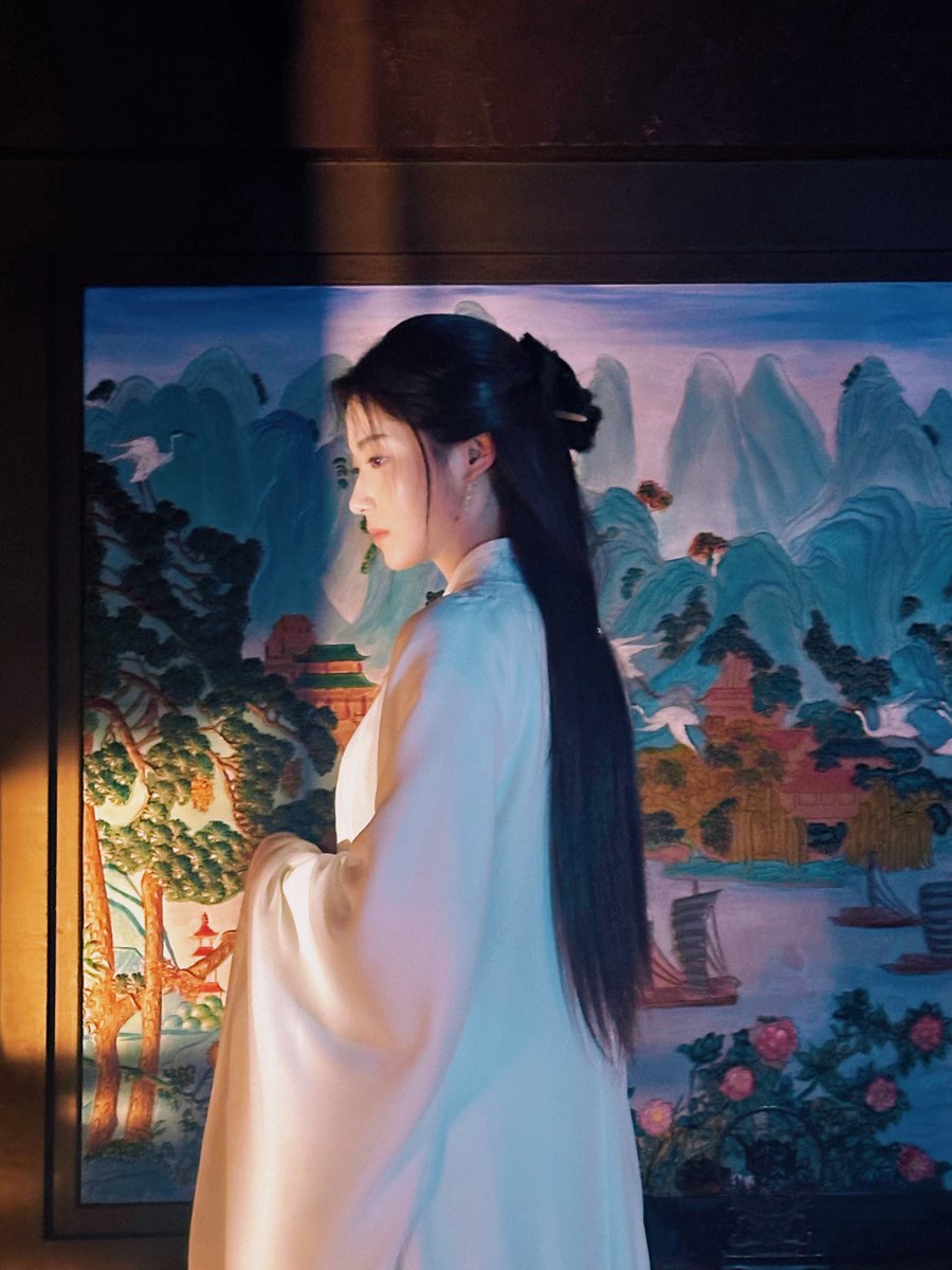 huxyunli's tweet photo. 4 characters 🥹 like actually it's been 4 characters since weibo night 2024

kang ning, jian mingshu, mingyi, huxiu. https://t.co/ekAdfyKRyS