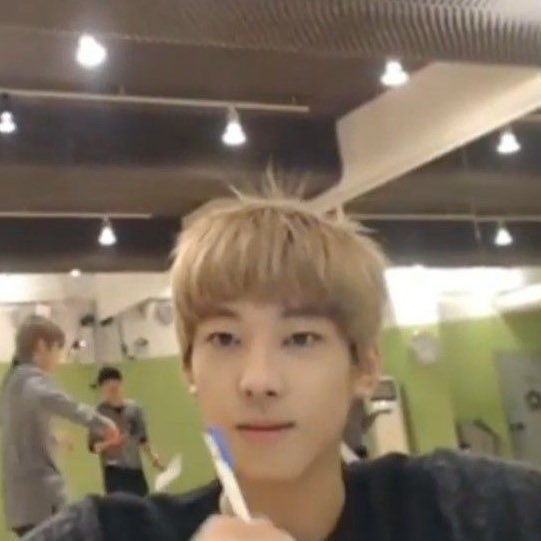 wonwoo habang nag fifill up ng leave form 

reason: bebe time sa japan ^_^