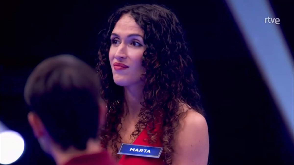 Hola disforia
He venido aquí a la TVE pública en prime time para enfrentarme a ti en este momento delante de una cámara y decirte que sufrirte no me impedirá cumplir mis sueños.
Salir en la tv era uno de ellos.

Si eres una chica trans, sabrás de lo que hablo.
Sufrir disforia es