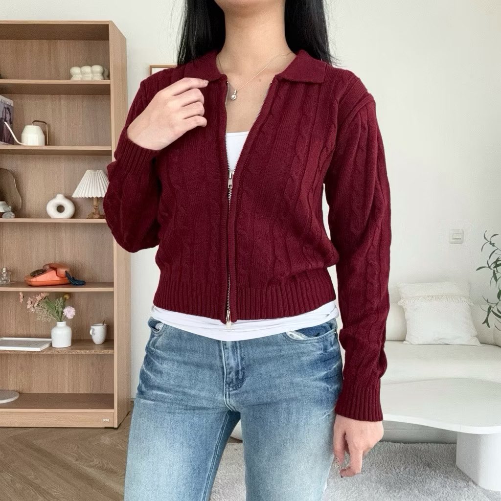 ZIPPER RED KNITWEAR
Simple &amp; Classy

- a thread