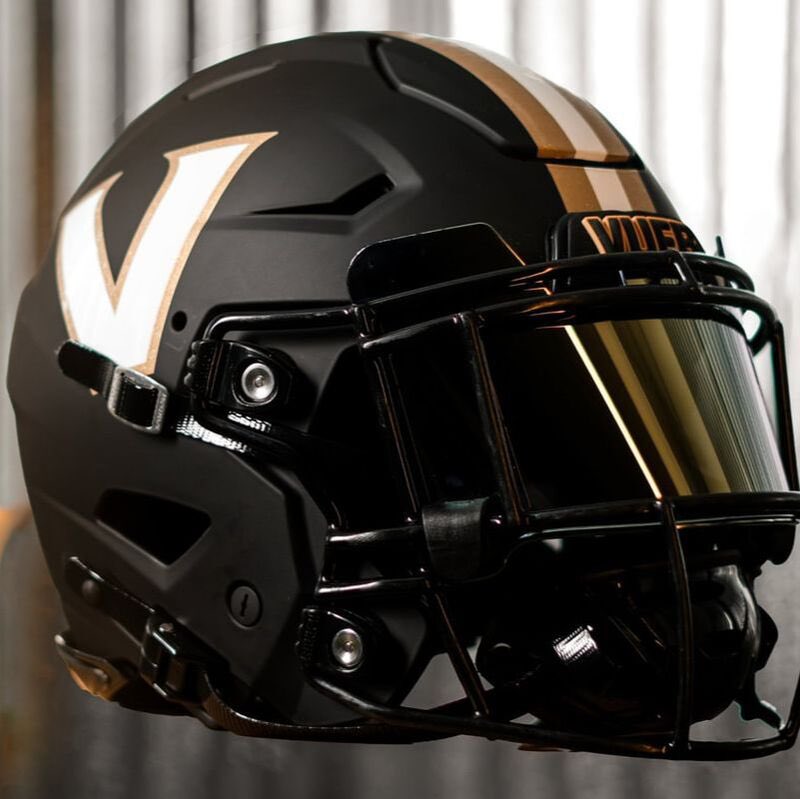 EldridgeJE99's tweet photo. Truly honored to receive an offer from Vanderbilt University. More work to do! @Coach_LBJ_  @Dre_Muhammad @DarrionWhite25  @Coach_r0zaay @TractionAp @TomLoy247 @GregSmithRivals @AllenTrieu @IndianaPreps @SWiltfong_ https://t.co/pMQvFHXOIC
