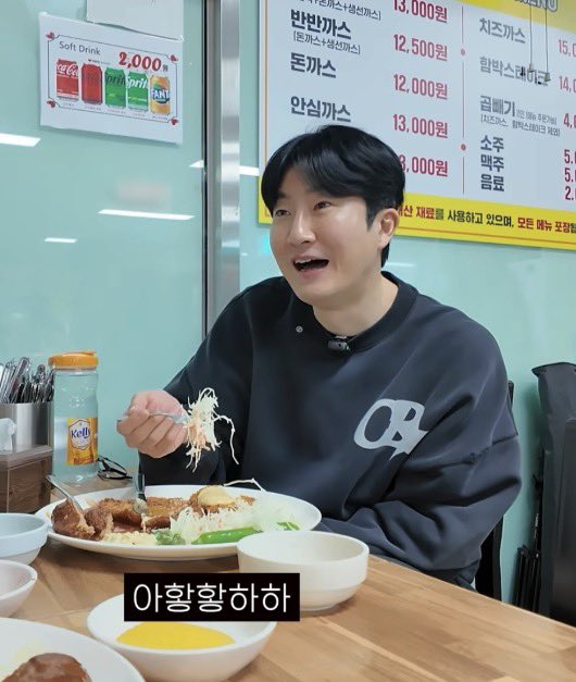 epikishere_'s tweet image. 오늘 이 남자 조오오오온나 잘생김
그냥 잘생긴거 아니고

조오오오오온나 잘생긴거임