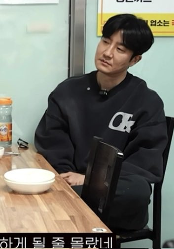 epikishere_'s tweet image. 오늘 이 남자 조오오오온나 잘생김
그냥 잘생긴거 아니고

조오오오오온나 잘생긴거임