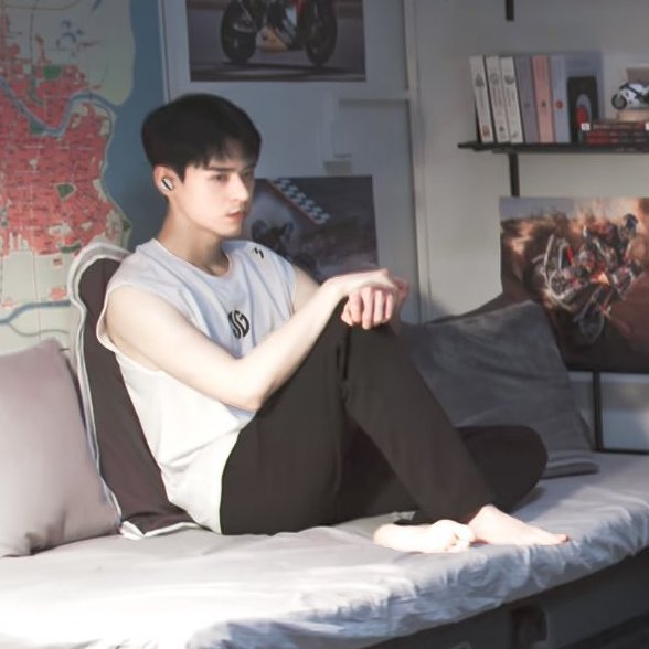junhan1129's tweet photo. 😶

#Gongjun 
#TheTr https://t.co/scPYIkt80H