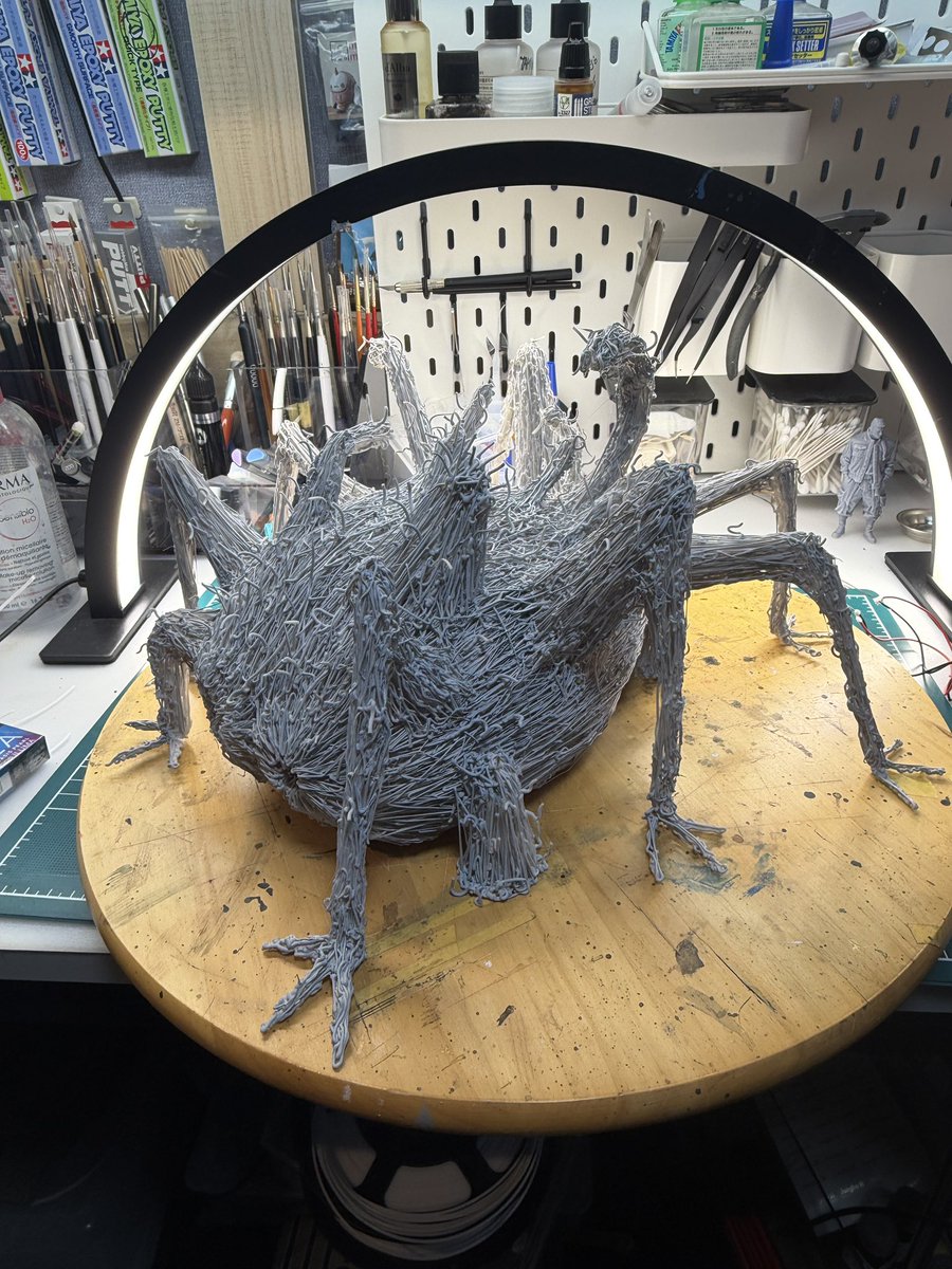 Momonoke Hime Diorama WIP-3
gigantic demon 70% completed! 

The basic shape and tentacle details are finished, and the surface work is complete!