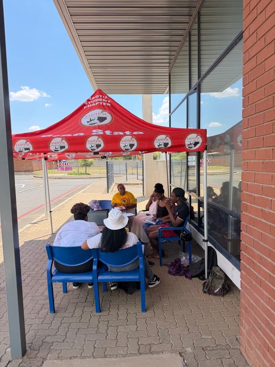 _cosatu's tweet photo. #COSATU #Right2LearnCampaign is underway at the University of the Free State (Bloemfontein Campus) ensuring that no deserving student is left behind due to administrative barriers or systemic obstacles. #Back2Basics #ClassStruggle https://t.co/gvIEnqYPhJ