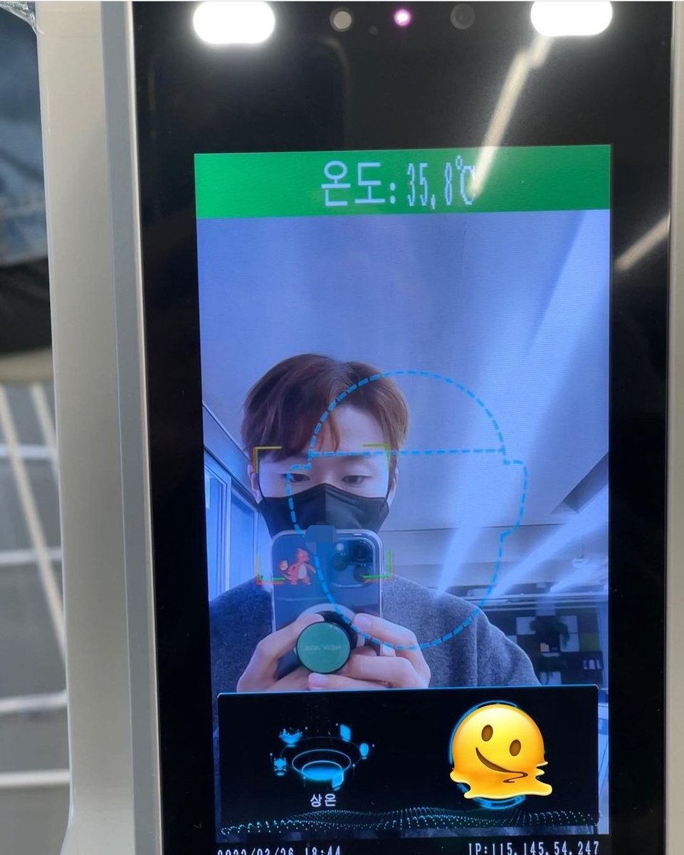 staraboveforest's tweet image. 거울셀카가 왜❓ 뭐❓ 왜 찾는데❓
우리애가 거울셀카 참 잘 찍거든요