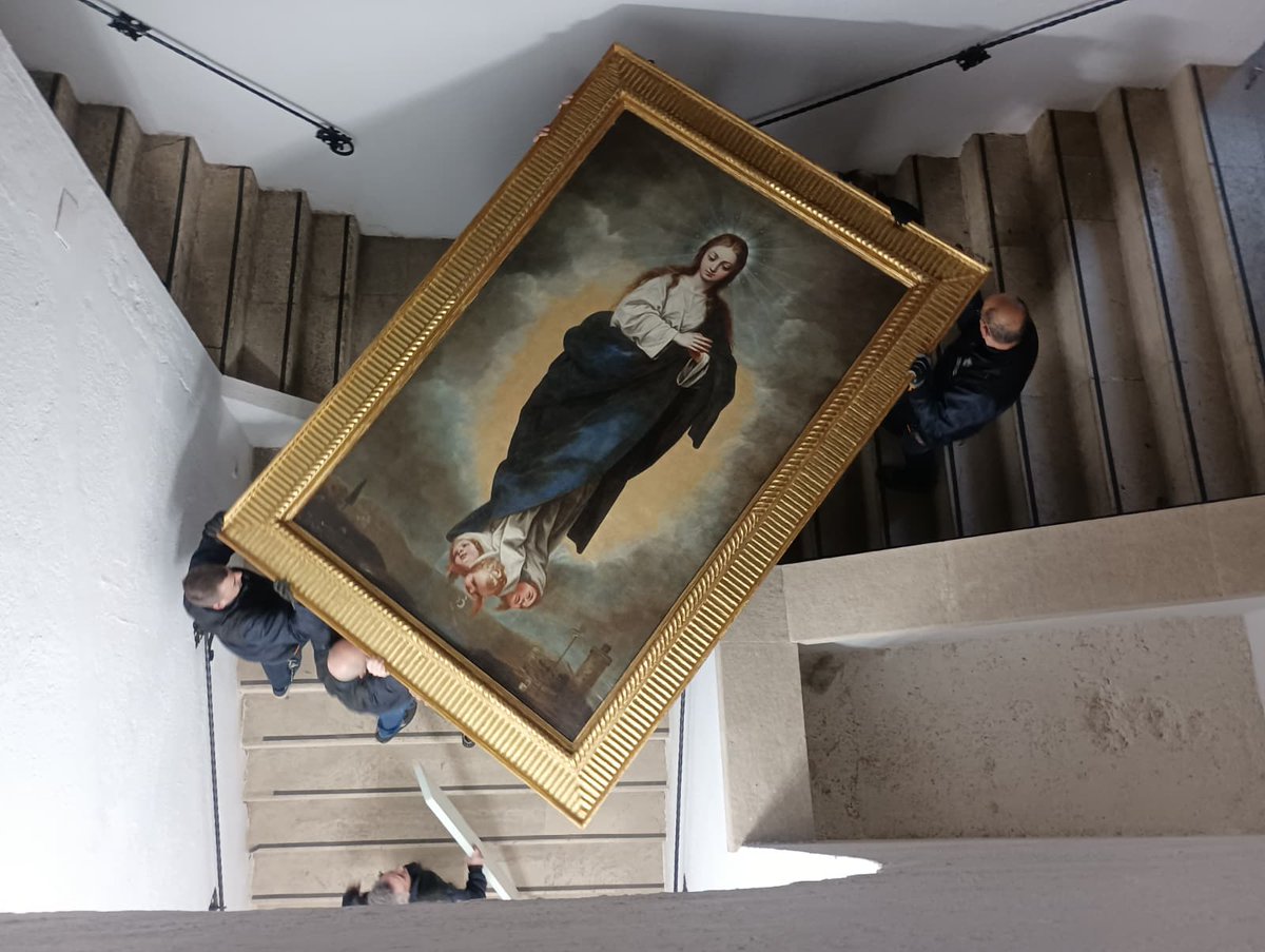 #TBT | El desmontaje de la exposición "Pluriversal. Colecciones universitarias de Granada y Sevilla" ha contado, como siempre, con el apoyo del equipo de Eventos <a href="/CanalUGR/">Universidad Granada</a> y nos dejó imágenes tan impresionantes como la Inmaculada de Juan de Sevilla también de vuelta al Rectorado