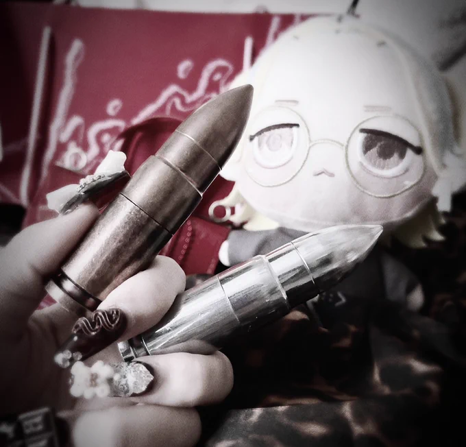 今日時間作って疾風ダッシュでcheriexxのリップ買ってしまいました正直近々本格的に日本上陸しそうな気もしますが無問題可愛いのでキャップ磁石なので2つ置くと頭がくっつきます。本体が結構金属の重さしてて最高。売り切れ色もあったものの持ってない色買えてノベリティもついてきてハッピー!
