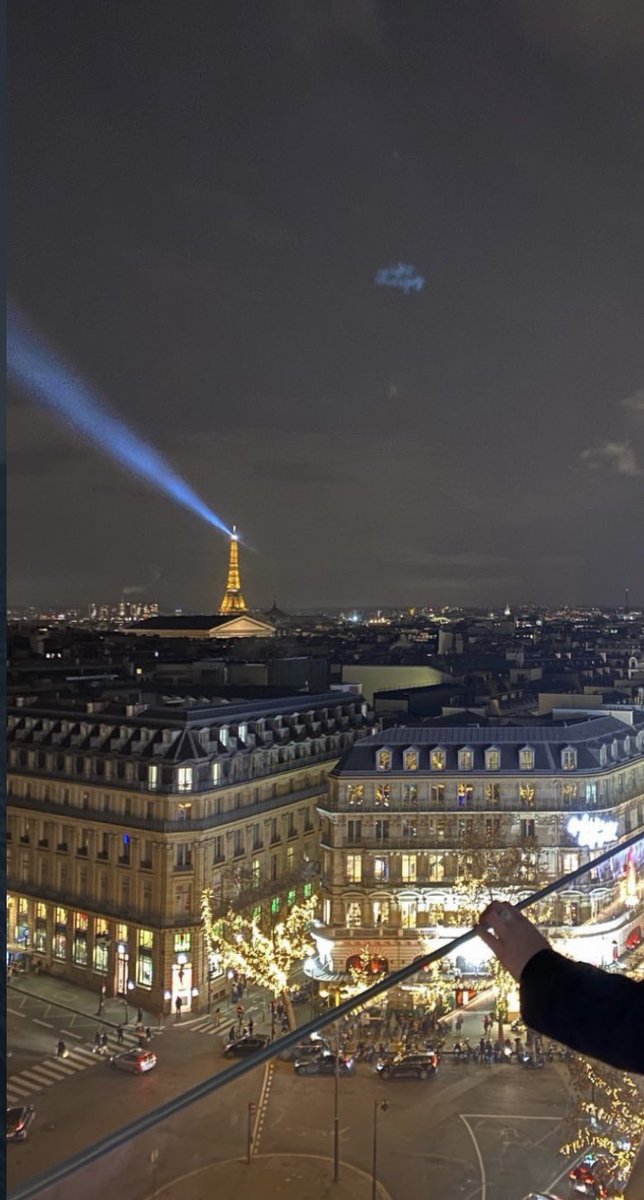 momo_93100's tweet photo. 13 RAISONS POURQUOI PARIS EST LA PLUS BELLE VILLE DU MONDE (et vous allez vouloir réserver un billet) 🇫🇷✨ https://t.co/bDa4vfFfNo