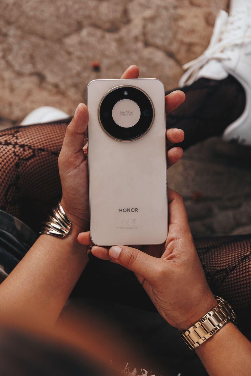 KatapillarK's tweet photo. 🚀 GIVEAWAY TIME! 🚀

@HonorAfrica just launched the unbreakable AI-powered #HONORX9d and it’s now available on @Vodacom 📱🔥

Think you know the price? 👀
Drop the correct retail price in the comments under @HonorAfrica’s tweet and you could win a brand new #HONORX9d 🥳🎊 https://t.co/8247GxR8N2