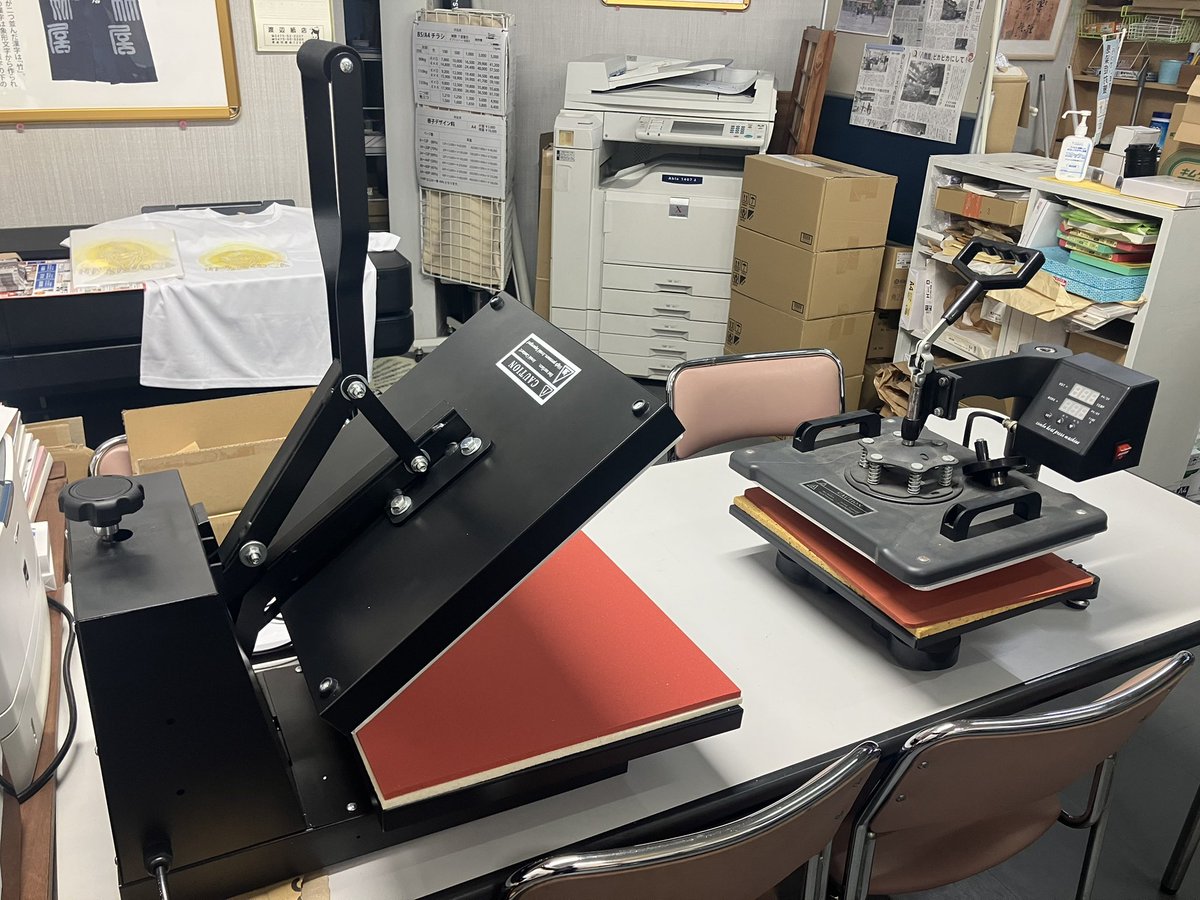 tokiganet's tweet photo. サンプル作成で使ってきたプレス機、新旧交代。 https://t.co/uPVMGdwSxg