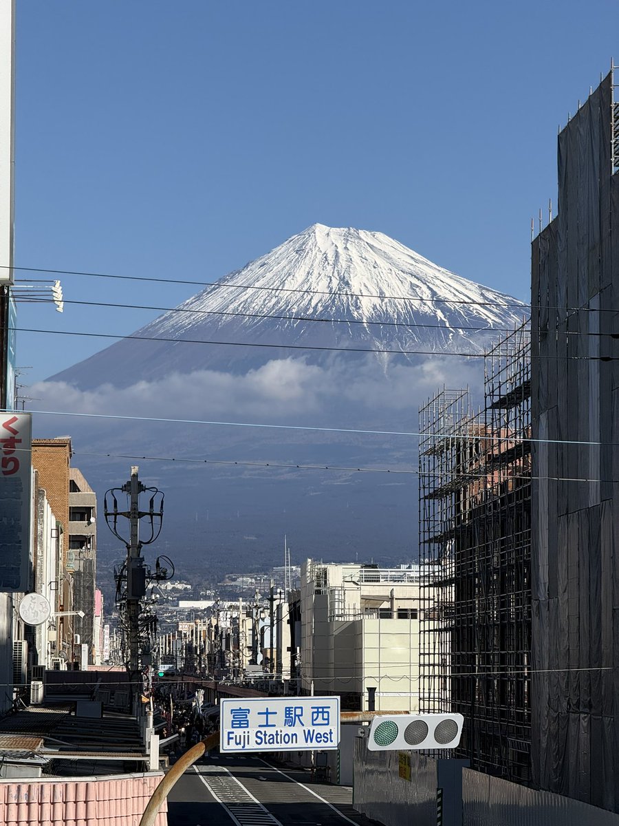 SiuaGi's tweet photo. 先日の富士山。憧れの場所に立ち寄ってみました。 #富士山 https://t.co/qETGvHG8WM