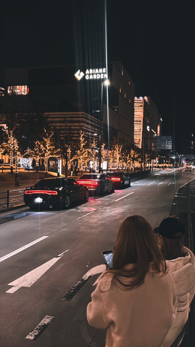 lolxlo's tweet photo. 定期アメ車女子(仮)会🧞‍♀️

ウィルコムまだ持ってるギャルいた🙂
意外と映えてて草🙂 https://t.co/G1zsowDPnY