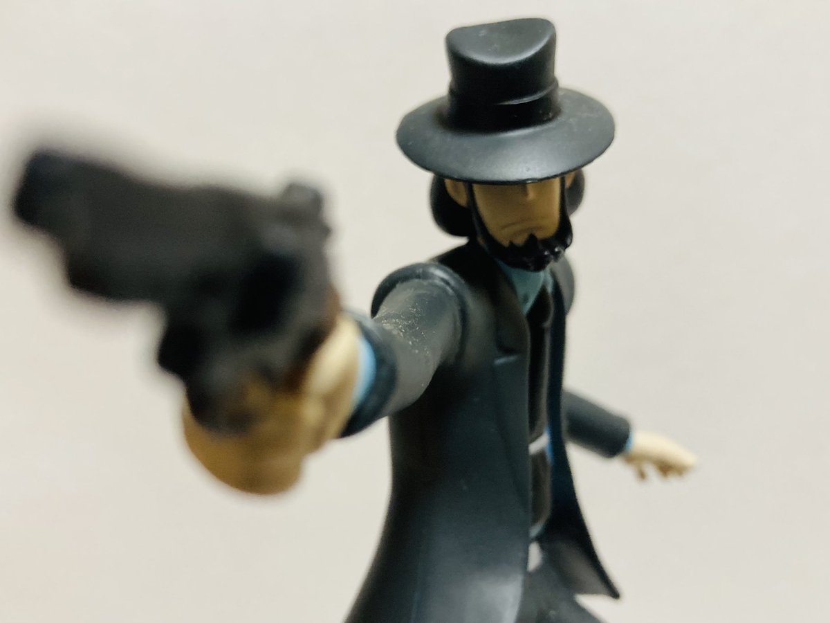 次「欲しいのは金か？…命か？」

チンピラ「…い…命…です！」

次「…だよな。」

~Lupin the Third (セブンデイズラプソディ)~