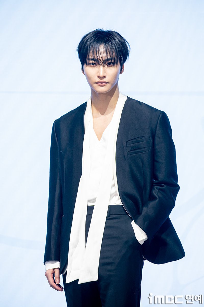 군백기가 와도 너만 기다릴거야
내 열정은 멈추지 않아 더 뜨겁게 타오를뿐
어떤 티니가 그러시더라 
떵프들은 성화에게만 열정적이라고
맞아, 너만큼 날 미치게 하던 사람은 없어

아 근데 누가 자꾸 군백기 언급해요 
컴백 하루 앞두고 🤔