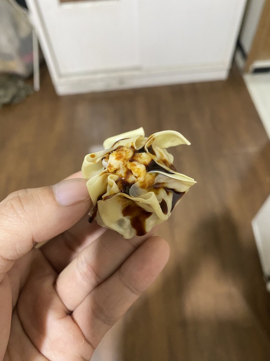 cursedkidd's tweet image. pke kecap jir sejak kpan dimsum pake saos