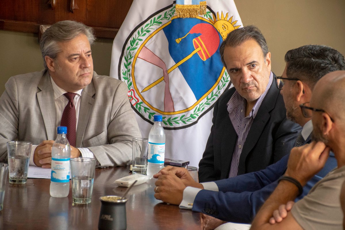 cdjujuy's tweet photo. 📌 Concejales recibieron al Dr. Pablo Rodríguez, Procurador Municipal, y a la Dra. Paula Alcoba, a cargo del Juzgado de Faltas Nº1, en un encuentro institucional que permitió avanzar en una agenda de trabajo en conjunto.

Más información👉 https://t.co/RR026vw88Z https://t.co/OfdVJ1QFAA