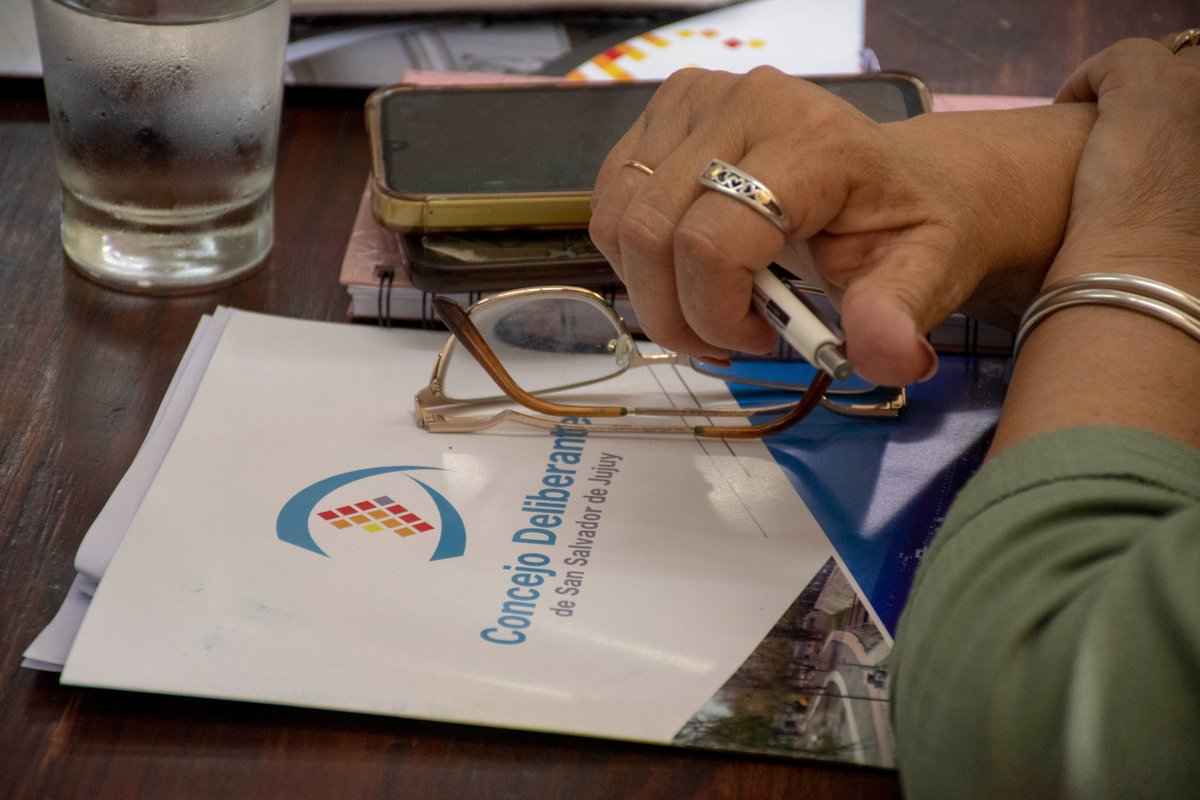 cdjujuy's tweet photo. 📌 Concejales recibieron al Dr. Pablo Rodríguez, Procurador Municipal, y a la Dra. Paula Alcoba, a cargo del Juzgado de Faltas Nº1, en un encuentro institucional que permitió avanzar en una agenda de trabajo en conjunto.

Más información👉 https://t.co/RR026vw88Z https://t.co/OfdVJ1QFAA