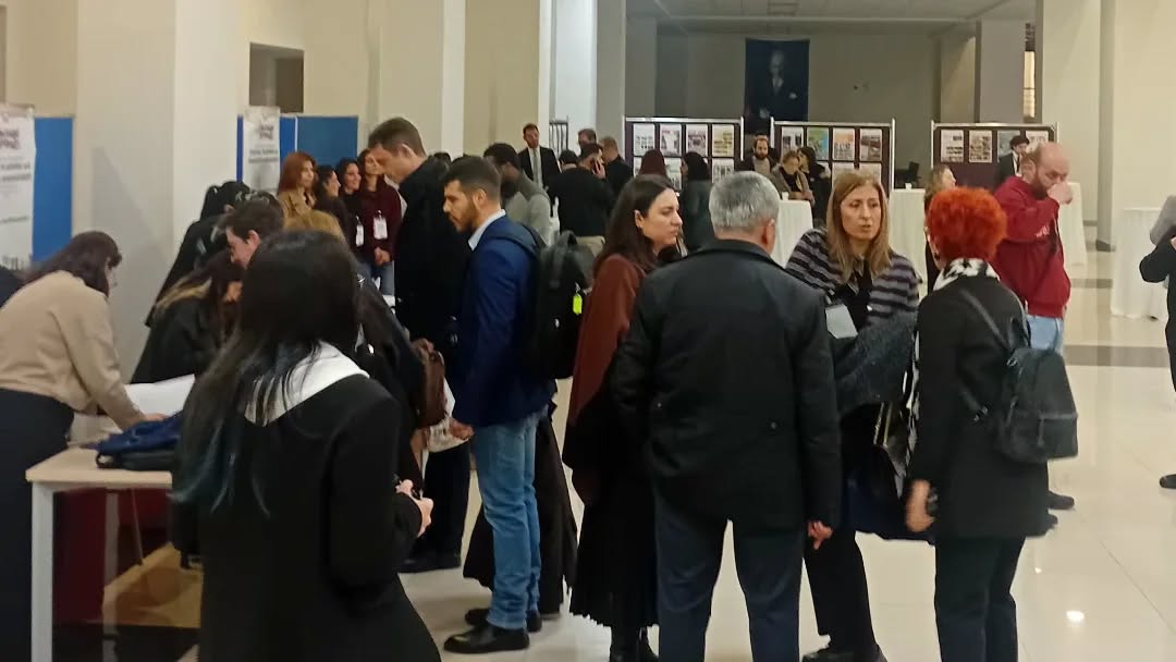 djans2003's tweet photo. Çukurova Üniversitesi ev sahipliğinde düzenlenen Uluslararası Mekânsal Planlama ve Afet Yönetimi Kongresi kapsamında,  "Deprem" temalı fotoğraf sergim açıldı. Sergimi Adana Valimiz Sn. Mustafa Yavuz ve ÇÜ Rektörü Prof. Dr. Hamit Emrah Beriş ziyaret ettiler... https://t.co/9hPPqujHP6