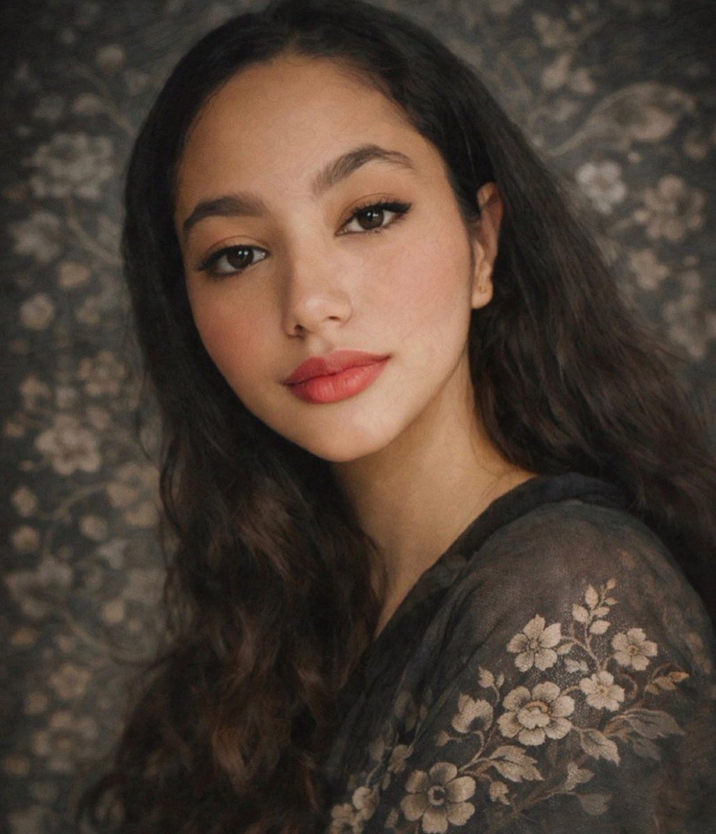 ♦️ #IranMassacre #IranRevolution2026 #POTUS #MAGA #Macron 
15-year-old Niusha Hamidi was shot and killed by the Islamic regime on January 8th for taking to the streets in Astaneh Ashrafiyeh to protest for a free Iran.

Rest in Peace Niusha 💔🙏🏻🥲