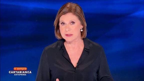 AzzurraBarbuto's tweet photo. Mediaset ha eliminato Barbara D’Urso perché “trash”, salvo poi promuovere Bianca Berlinguer con Carta Bianca, cioè quanto di più noioso, ideologico e decadente si possa mandare in onda.
Un salottino autoreferenziale fatto di complimenti goffi rivolti alla conduttrice da parte di un montanaro in collegamento, per tentare di tenere su gli ascolti, personaggi da reality che parlano di cazzi come se fosse pensiero politico, moralismo politicamente corretto unito a un degrado culturale imbarazzante, Enzo Iacchetti che minaccia altri ospiti in diretta: “Vengo giù e ti prendo a pugni”.
Altro che qualità editoriale! Sembra un condominio psichiatrico amministrato da Bianca.  Questo è “superare il trash”, è trash d’avanguardia, condito con abbondante ipocrisia radical-chic.
Insomma, roba indigesta pure per chi digerisce il calcestruzzo. 

MOVIMENTO DELLE BANDIERE