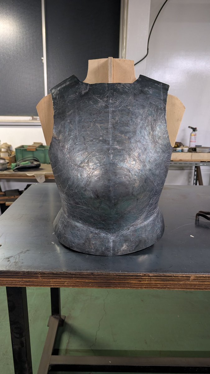 Armor_mania's tweet photo. 今日はこれで終わりです。

大まかな形が作れたので背中側を作り始めます。 https://t.co/zh2bcHv70X