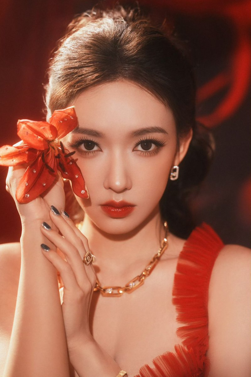 centlookbook's tweet image. #chengxiao 程潇 in her second look wearing Aadnevik spring/summer 2025 for the 2025 Weibo Night