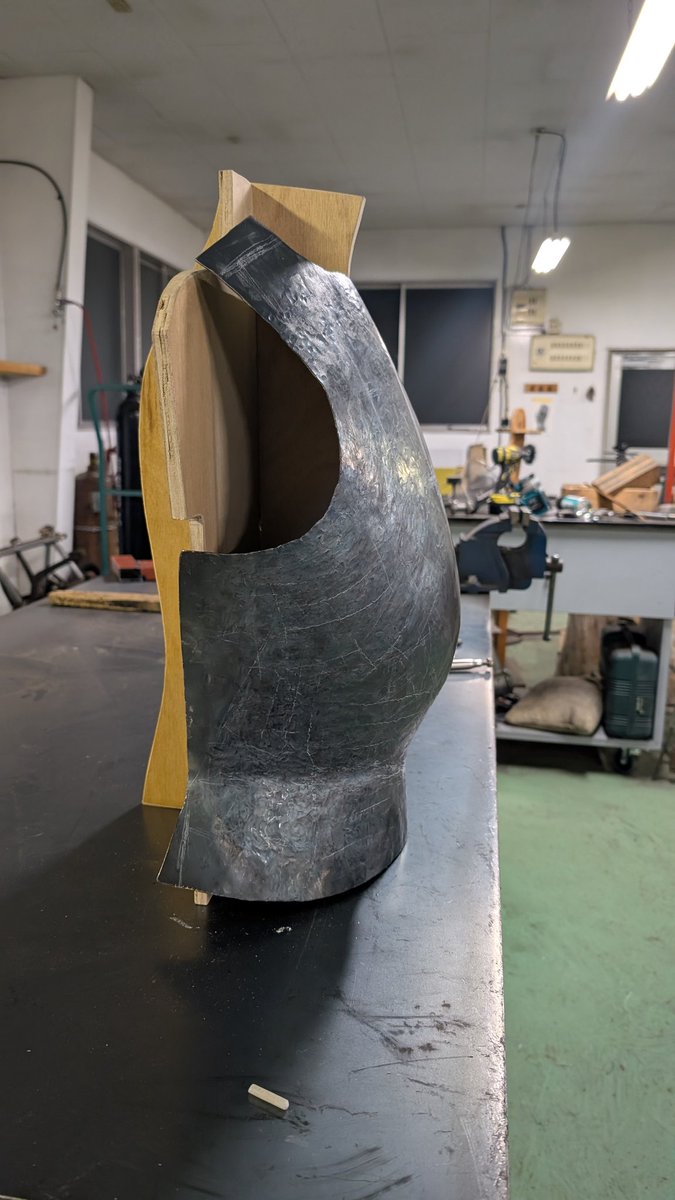 Armor_mania's tweet photo. 今日はこれで終わりです。

大まかな形が作れたので背中側を作り始めます。 https://t.co/zh2bcHv70X