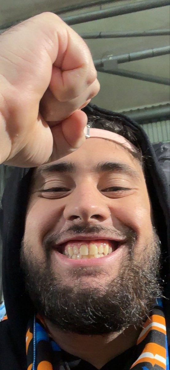 jackyphi10's tweet photo. @letedbensisback Je me fais vanner par un mec il se lave les dents au curry https://t.co/xLmE78ifWS