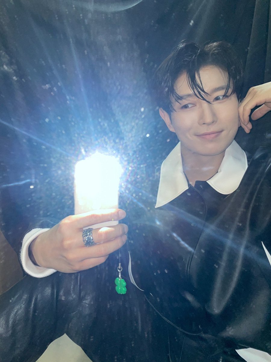 Majestydune's tweet image. 내가 사랑하는 거울셀카