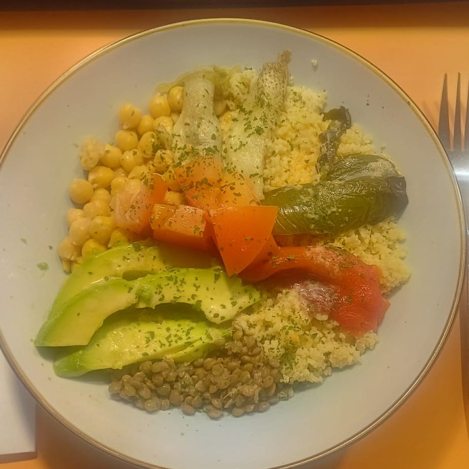 🥗✨El plato especial de hoy en MasterHome es… ¡Buddha Bowl! 
Color, sabor y equilibrio en un solo plato 💚 Hoy nuestros residentes disfrutan de un Buddha Bowl lleno de ingredientes frescos, nutritivos y perfectos para recargar energía.
👉 ¿Te apuntas al próximo plato especial?