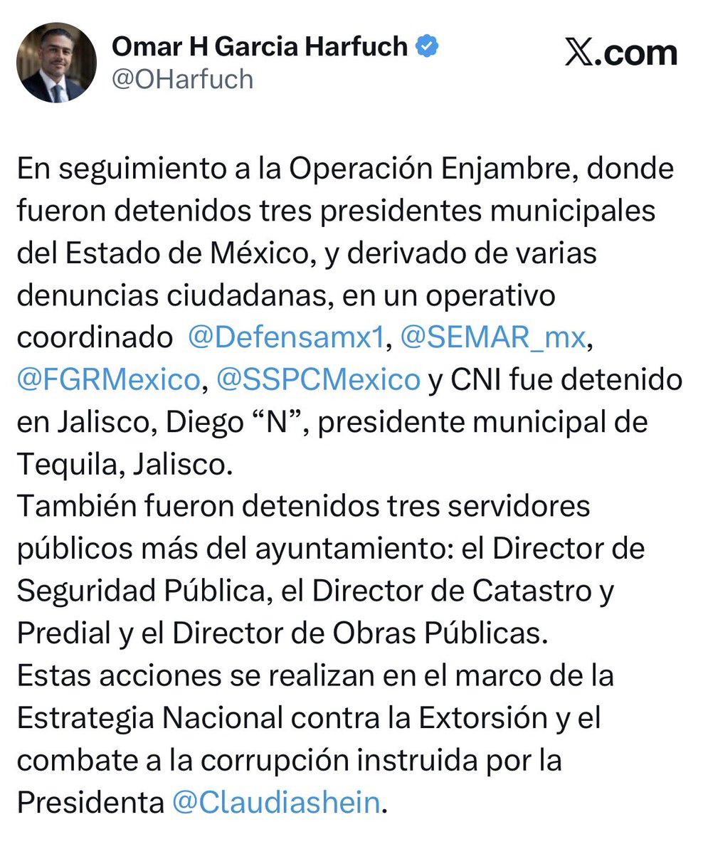 azucenau's tweet photo. 🚨Detienen a Diego Rivera Navarro, alcalde de Tequila, Jalisco

El secretario de Seguridad, Omar García Harfuch, informó de la captura de Diego ‘N’, en el marco de la Estrategia Nacional contra la Extorsión.

También fueron detenidos tres servidores públicos del ayuntamiento: el Director de Seguridad Pública, el Director de Catastro y Predial y el Director de Obras Públicas.