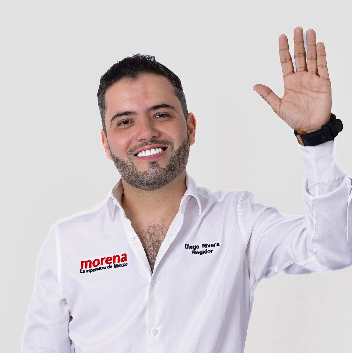 🚨Detienen a Diego Rivera Navarro, alcalde de Tequila, Jalisco

El secretario de Seguridad, Omar García Harfuch, informó de la captura de Diego ‘N’, en el marco de la Estrategia Nacional contra la Extorsión.

También fueron detenidos tres servidores públicos del ayuntamiento: el