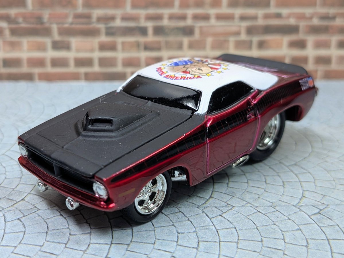 musclevw's tweet photo. Muscle Machines
1970 Plymouth Barracuda
選挙期間中って事で
2004年🇺🇸大統領選挙の民主党のミニカー
民主党のシンボルマークのロバがループに描かれてる
自民党や中道なんとかとかのミニカーあっても買わないな〜😩
#MuscleMachines
#plymouth #plymouthbarracuda
#アメ車 #hotwheels https://t.co/YxnX2JxCk2